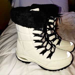 Women's size 40 EU/9.5 US winter boots, NWOT